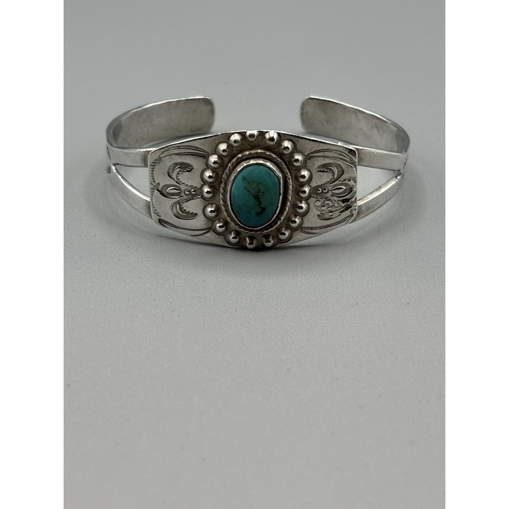 Navajo Silver Bracelet with Single Blue Gem Turquoise Stone‎